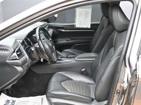Used 2020 Toyota Camry SE FWD image 10