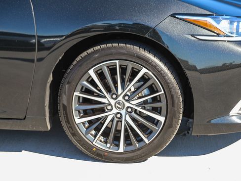 Used 2024 Lexus ES 350 w/ Premium Package FWD image 10