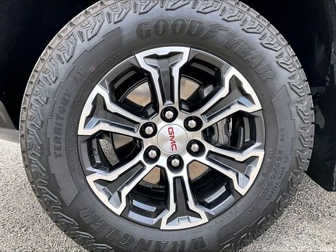 Used 2023 GMC Canyon AT4 w/ AT4 Premium Package AWD/4WD image 9