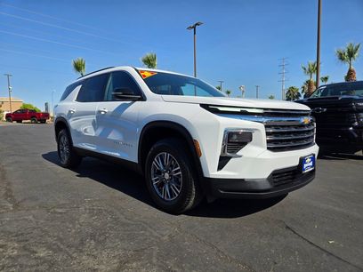 Used 2025 Chevrolet Traverse LT