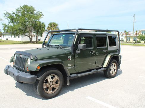 Used 2008 Jeep Wrangler Unlimited Sahara w/ Trailer Tow Group AWD/4WD image 3