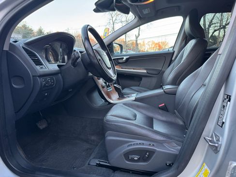 Used 2017 Volvo XC60 T6 Inscription w/ Climate Package image 12