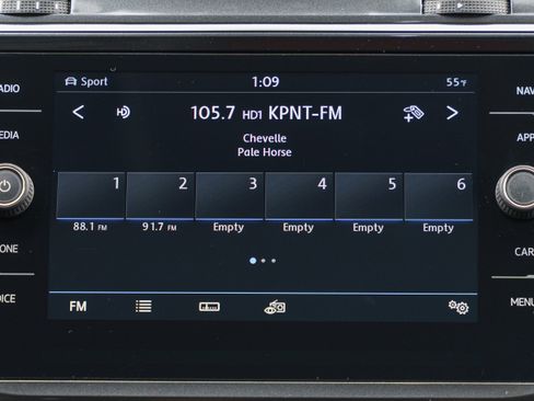 Used 2018 Volkswagen Tiguan SEL Premium image 13