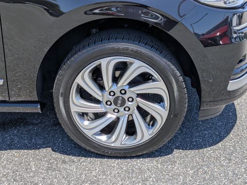 Used 2024 Lincoln Navigator Premiere AWD/4WD image 10