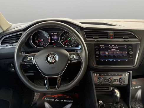 Used 2021 Volkswagen Tiguan SE w/ Panoramic Sunroof Package AWD/4WD image 28