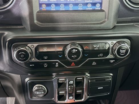 Used 2022 Jeep Gladiator Sport image 22