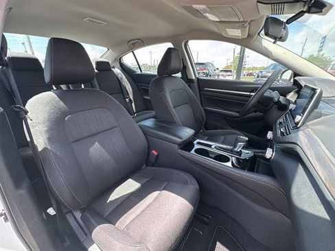 Used 2023 Nissan Altima 2.5 SV image 9