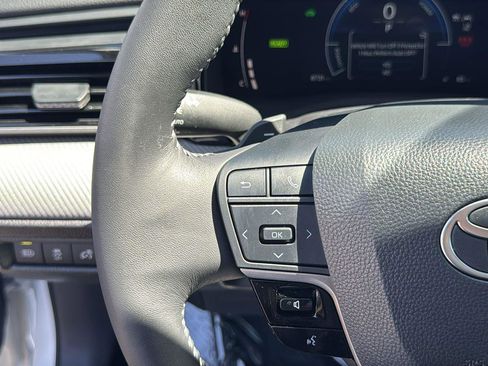 Used 2025 Toyota Camry SE w/ Multimedia Upgrade Package image 16