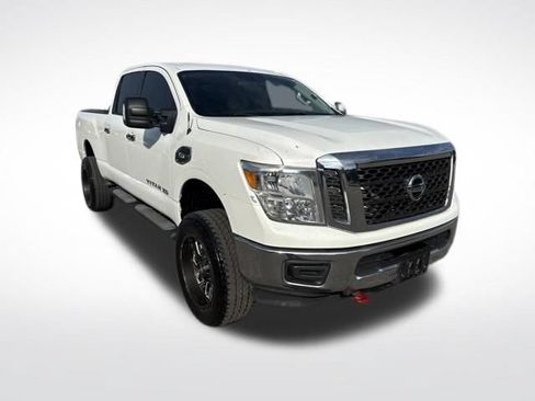 Used 2018 Nissan Titan SV AWD/4WD image 7