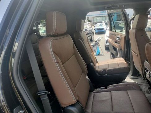 Used 2024 Chevrolet Tahoe High Country image 24
