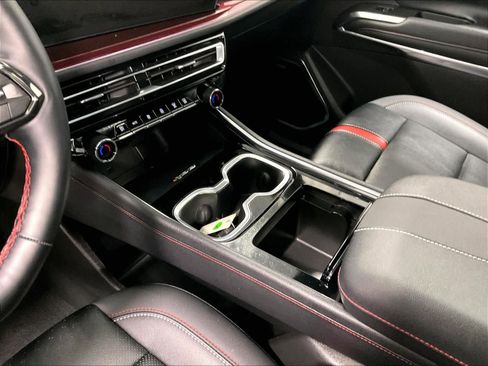 Used 2025 Chevrolet Traverse RS image 20