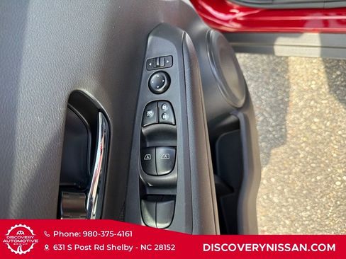 Certified 2024 Nissan Kicks SV image 12