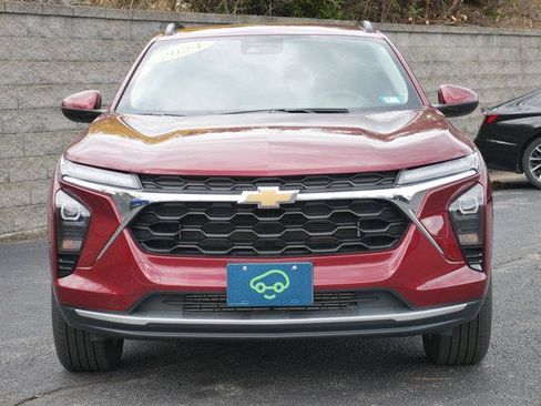 Certified 2024 Chevrolet Trax LT w/ Driver Confidence Package FWD image 2