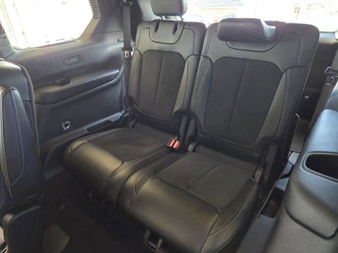 Used 2023 Jeep Grand Cherokee L Laredo image 20