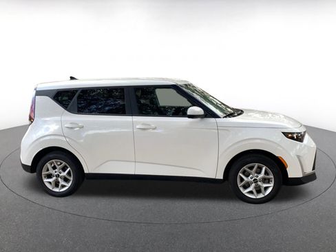 Used 2025 Kia Soul LX w/ LX Technology Package image 8