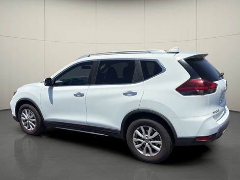 Used 2018 Nissan Rogue SV FWD image 5