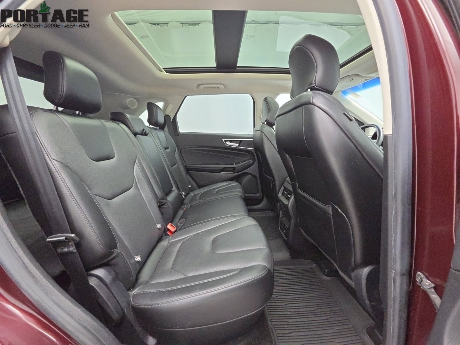 Used 2017 Ford Edge Titanium w/ Equipment Group 301A AWD/4WD image 38