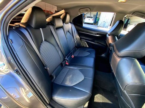Used 2022 Toyota Camry SE image 18