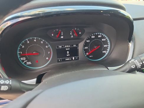 Used 2023 Chevrolet Traverse LT FWD image 16
