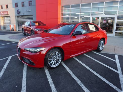 New 2025 Alfa Romeo Giulia AWD image 3