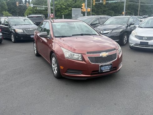 Used 2013 Chevrolet Cruze LS FWD image 2
