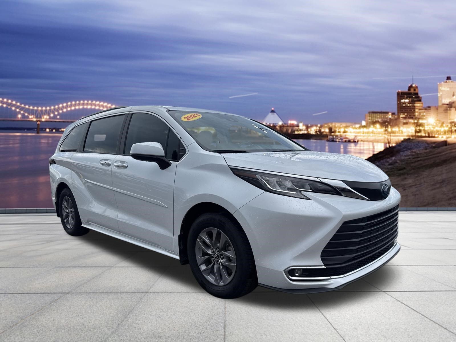 Used 2023 Toyota Sienna XLE AWD/4WD image 4