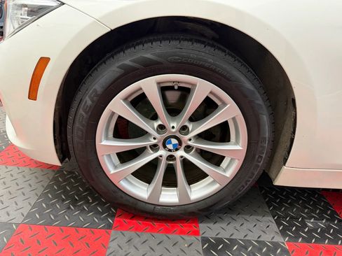 Used 2018 BMW 320i xDrive Sedan AWD/4WD image 6