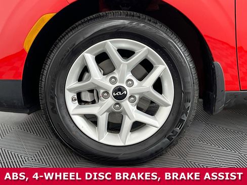 Used 2025 Kia Soul LX w/ LX Technology Package image 32