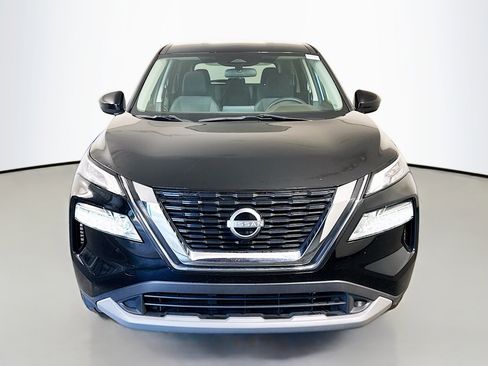 Used 2023 Nissan Rogue SV image 2