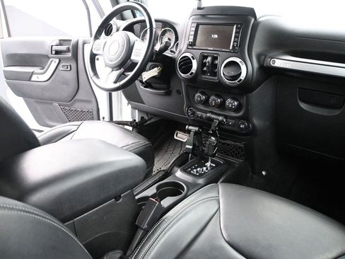 Used 2017 Jeep Wrangler Unlimited Rubicon AWD/4WD image 22