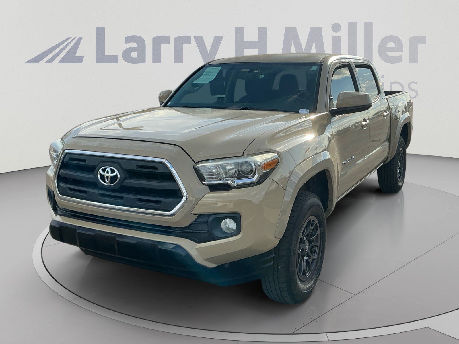 Used 2017 Toyota Tacoma SR5 w/ Tow Package RWD image 1