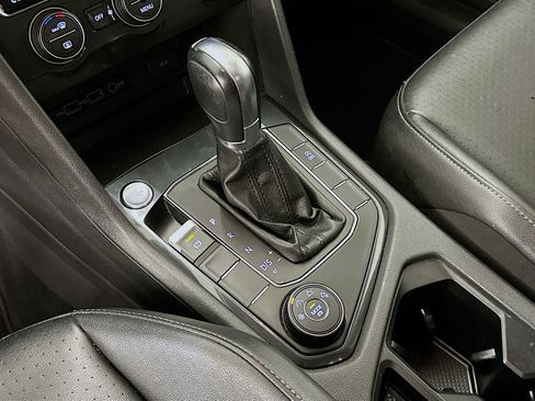 Used 2019 Volkswagen Tiguan SE image 24