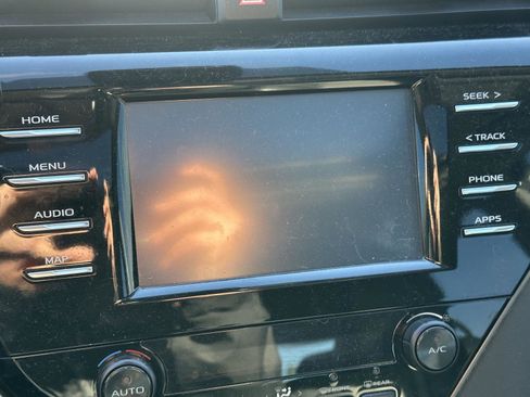 Used 2019 Toyota Camry SE image 12