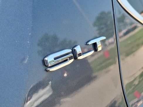 Used 2021 GMC Acadia SLT w/ Technology Package FWD image 12
