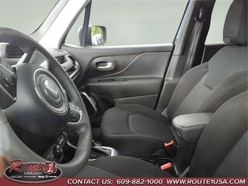 Used 2023 Jeep Renegade Latitude AWD/4WD image 8