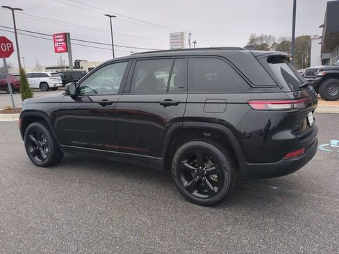 Used 2023 Jeep Grand Cherokee Limited w/ Black Appearance Package image 6