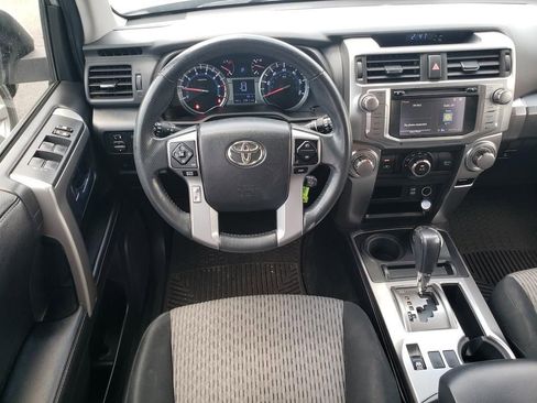 Used 2017 Toyota 4Runner SR5 AWD/4WD image 12