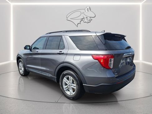 Used 2023 Ford Explorer XLT image 3