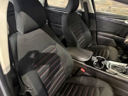 Used 2015 Ford Fusion SE w/ Equipment Group 201A FWD image 2