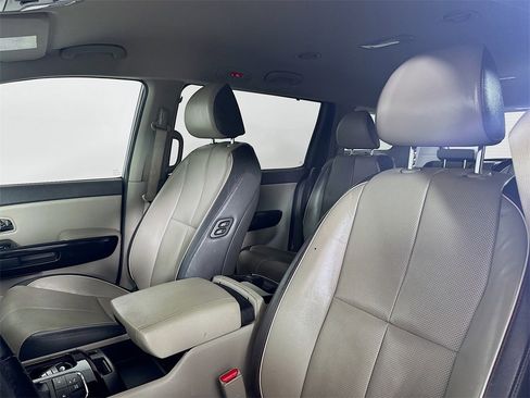 Used 2017 Kia Sedona SX image 8