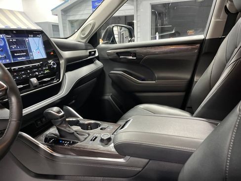 Used 2020 Toyota Highlander Limited AWD/4WD image 15