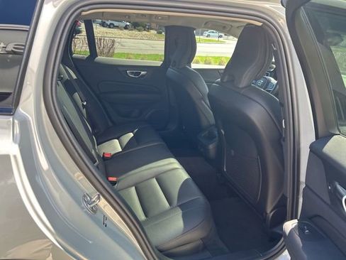 Used 2025 Volvo V60 B5 Cross Country Plus image 13