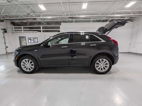 Used 2023 Cadillac XT4 Luxury w/ Cold Weather Package FWD image 12