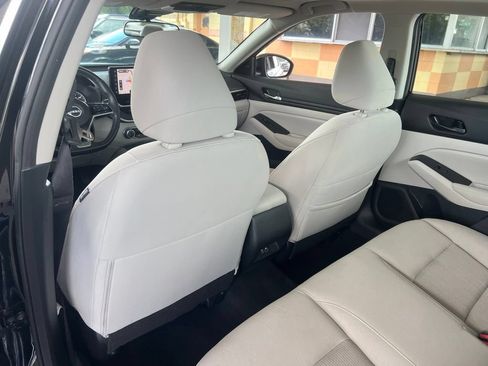 Certified 2024 Nissan Altima 2.5 SV w/ SV Premium Package FWD image 9