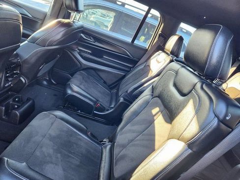 Used 2023 Jeep Grand Cherokee L Laredo image 6