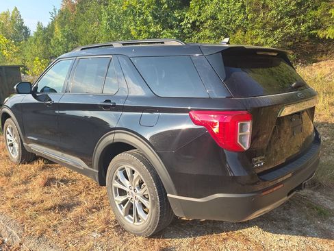 Used 2023 Ford Explorer XLT w/ Equipment Group 202A AWD/4WD image 4