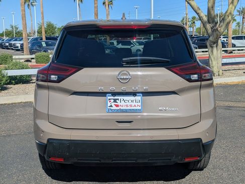 Used 2024 Nissan Rogue SV image 5