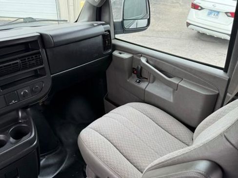 Used 2016 Chevrolet Express 3500 Extended RWD image 27
