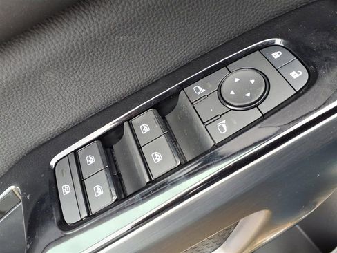 New 2026 Nissan Pathfinder SL image 17