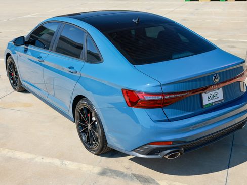 Used 2025 Volkswagen Jetta GLI Autobahn image 10